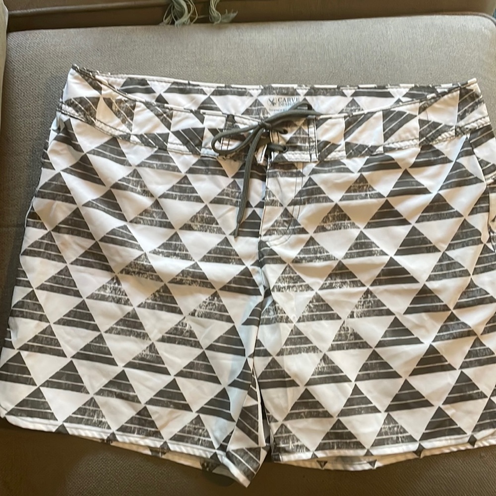 Carve design shorts EUC. Size 10